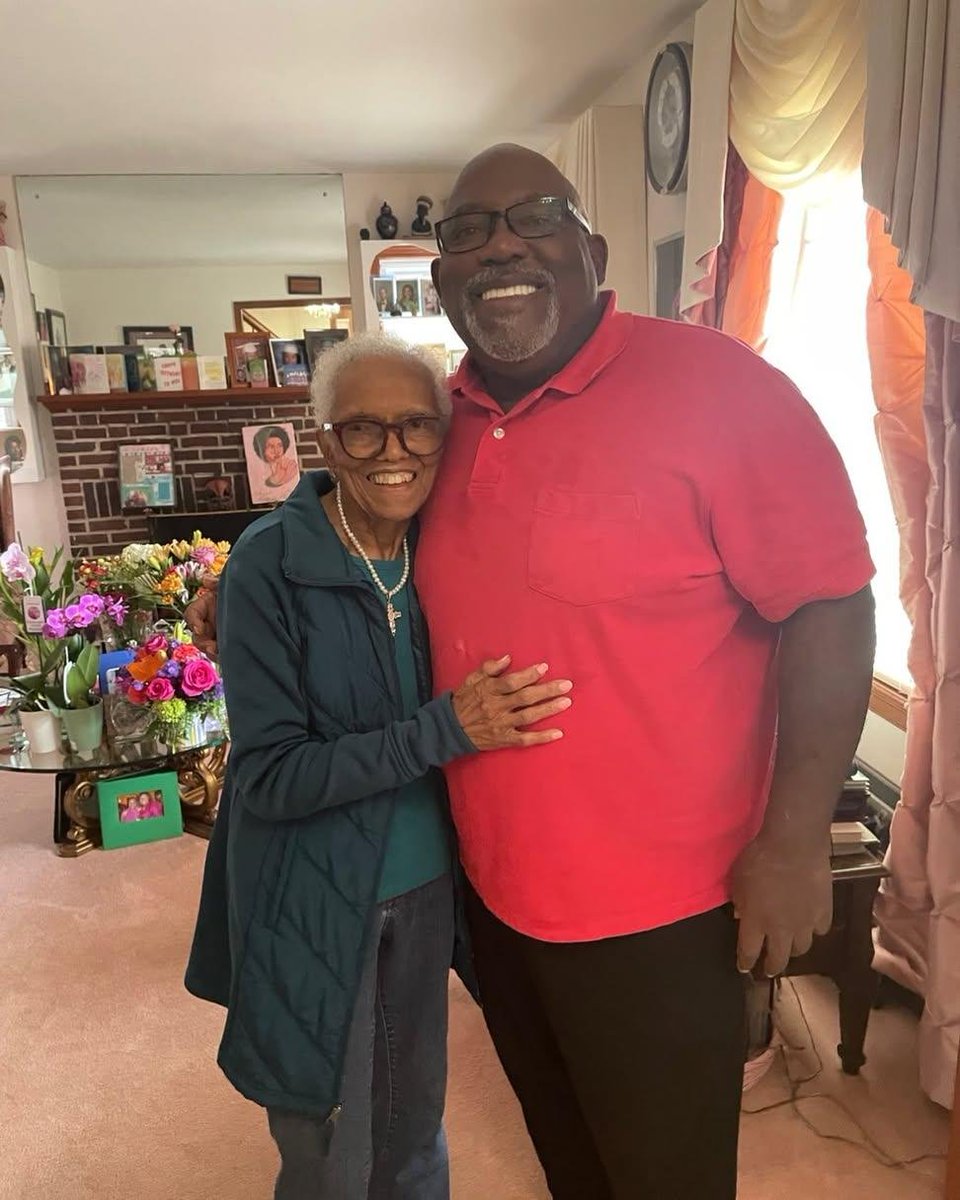 Anmold2uv's tweet photo. Hey family, please help me wish my mother a happy 95th birthday https://t.co/6hUpvh48fU