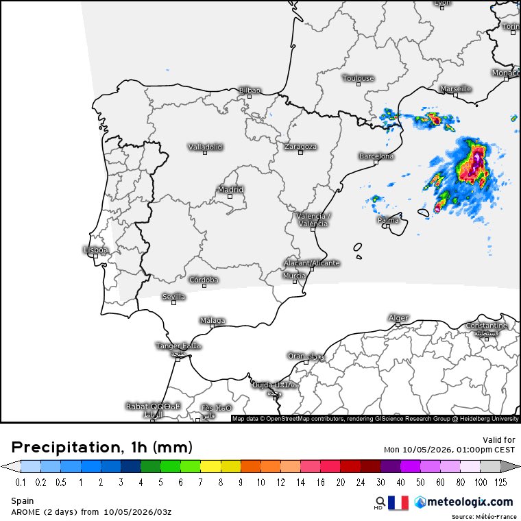 ClimaEBalear's tweet photo. La potente tormenta que está afectando en estos momentos de nuevo a Cataluña era completamente inesperada. Los modelos la veían mucho más alejada en el mar frente a Marsella. La atmósfera es un auténtico caos continuo y a veces los modelos lo tiene casi imposible determinar. https://t.co/Owxh8GDzUH