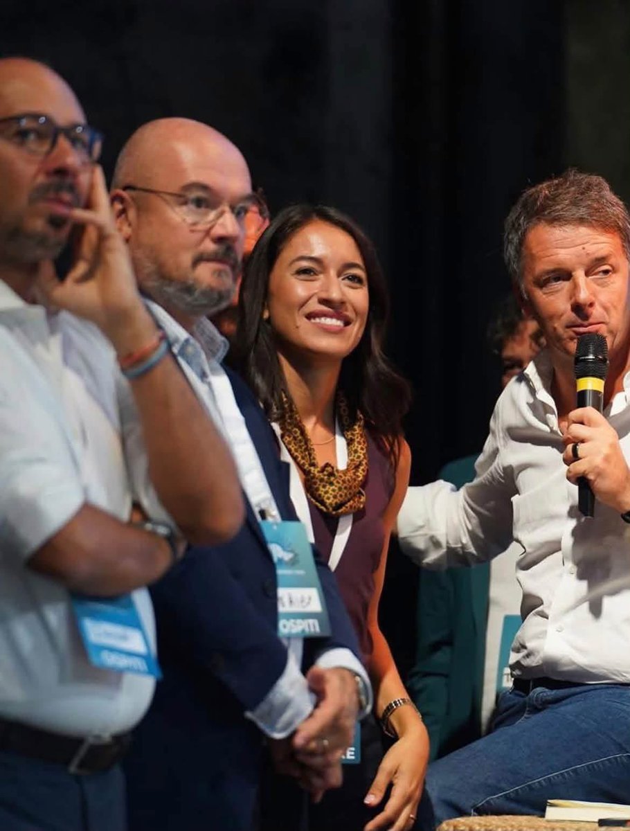 EnricoBorghi1's tweet photo. La Leopolda è probabilmente la più singolare invenzione politica degli ultimi anni, inventata da @matteorenzi che ne tiene indiscutibilmente sia il copyright che l’imprinting.
A metà strada tra convention americana e talk show, riesce a mobilitare tantissime persone, soprattutto giovani (che nell’era dei dieci minuti massimi di attenzione stanno più di dieci ore ad ascoltare, intervenire e prendere appunti!), e produce una consueta alluvione di proposte.
Quest’anno, andando un pò alla rinfusa, si possono ricordare: il rilancio della star tax giovanile, l’eliminazione dell’acconto delle tasse per le partite IVA, l’attrazione dei capitali stranieri, un piano per le adozioni senza ostacoli, riforme sulla gestione della nuova longevità dal punto di vista sanitario/geriatrico, la valorizzazione della finanza al servizio dei territori, una fiscalità per sostenere la natalità, misure per il contrasto al carovita (il “decreto ceto medio” di cui ha parlato Matteo), la tutela della risorsa-acqua, il ripensamento delle città in termini urbanistici, la sfida dell’energia, il rilancio di una nuova Europa, l’empowerment femminile, il governo della rivoluzione dell’intelligenza artificiale, una quattordicesima per insegnanti, forze dell’ordine e infermieri. In pratica , un programma di governo riformista!
E’ stato un contenuto alimentato da tantissime voci e contributi legate da due caratteristiche che nella politica di oggi sono diventate merce rarissima: la speranza per il futuro e l’entusiasmo dell’agire.

E le proposte hanno dato sostanza ad una cornice politica che Matteo Renzi ha saputo tratteggiare con efficacia: la Leopolda 14 è quella della consacrazione ufficiale di Italia Viva-Casa Riformista all’interno di un nuovo centrosinistra, unito, attraverso la costruzione di un percorso che leghi i Riformisti (che faranno le loro battaglie sull’identità riformatrice, sul garantismo, sulla crescita e sulla modernizzazione del Paese) a una alleanza con le forze di sinistra del “Campo largo” attraverso un contratto alla tedesca per dare stabilità e chiarezza agli accordi di coalizione.
Ponendo un fatto politico nuovo: una capacità di interlocuzione e di dialogo con tutti i riformisti, anche quelli di Forza Italia, che oggi sono compressi dentro una alleanza di destra-centro che sta inseguendo Vannacci e che vedono i loro valori dell’europeismo, del garantismo e della libertà soffocati dalla evoluzione nazionalista e sovranista della compagine di governo.
E, a giudicare dal fuoco di fila delle reazioni (alcune letteralmente scomposte e frutto di una isterìa che tradisce il reale stato di crisi interna a quel partito) dei vertici di FI, la freccia scoccata da Matteo Renzi ha colpito il bersaglio.
Inoltre, con buona pace delle vestali dell’ortodossia che amano ritagliarsi un ruolo di esclusività nella causa ucraina all’insegna di una dinamica nevrotica e a tratti esasperata, è stata l’occasione per ribadire una posizione riformista sui temi della difesa, della politica estera e della sicurezza. “L’Ucraina non si svende, si difende” è stato il mantra dei tre giorni (basta risentirsi gli interventi di Matteo, di @Pierferdinando, di @sandrogozi o se si vuole anche del sottoscritto), in una cornice di intelligenza politica che punta a influenzare le dinamiche del potere per raggiungere l’obiettivo della pace in maniera concreta e non semplicemente declamata.
Con un contesto non banale: un entusiasmo di tantissimi militanti, una partecipazione collettiva significativa, la coesione di un gruppo dirigente.
Scusate se è poco!