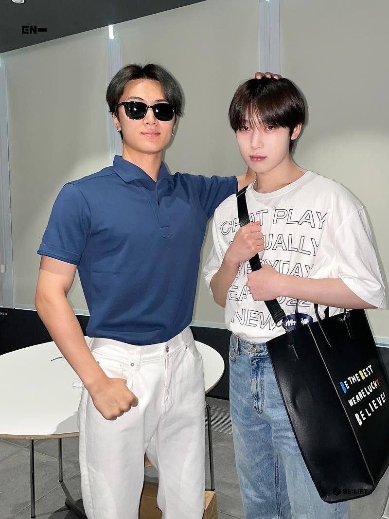 jjong99u's tweet photo. 아빠와 아들들 https://t.co/6ArgTwUvlF
