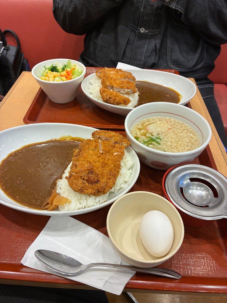 sawada_nicobar's tweet photo. 新人のうたくん@uta_nicobarと朝カツカレー部してきました😄初参加にも関わらずご飯大盛りにしてて期待の新人すぎました✨うたくん面白くてとても話しやすいのでみんな会いに来てください⭐️本日の24時〜澤田うたコンビでお店いますよ〜🥳 https://t.co/z4FFYUWOyJ