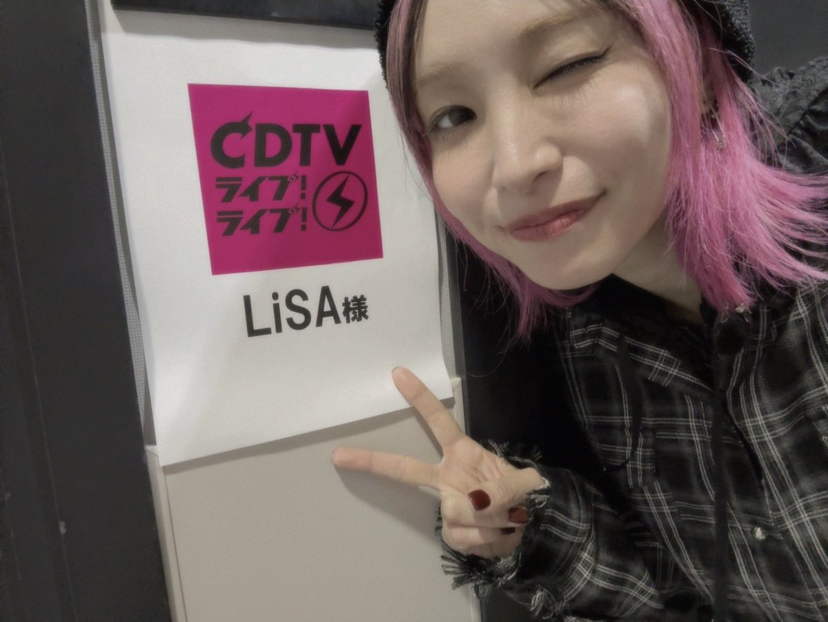 LiSA_OLiVE's tweet photo. 今夜この後よる7時から #CDTVライブライブ 様にて #映画マッチング 主題歌「ソフィリア」を初歌唱します。
深海に潜った気持ちで叫びます。
正真正銘初歌唱。見届けてください。

#LiSA_ソフィリア https://t.co/Quuyxdawi1