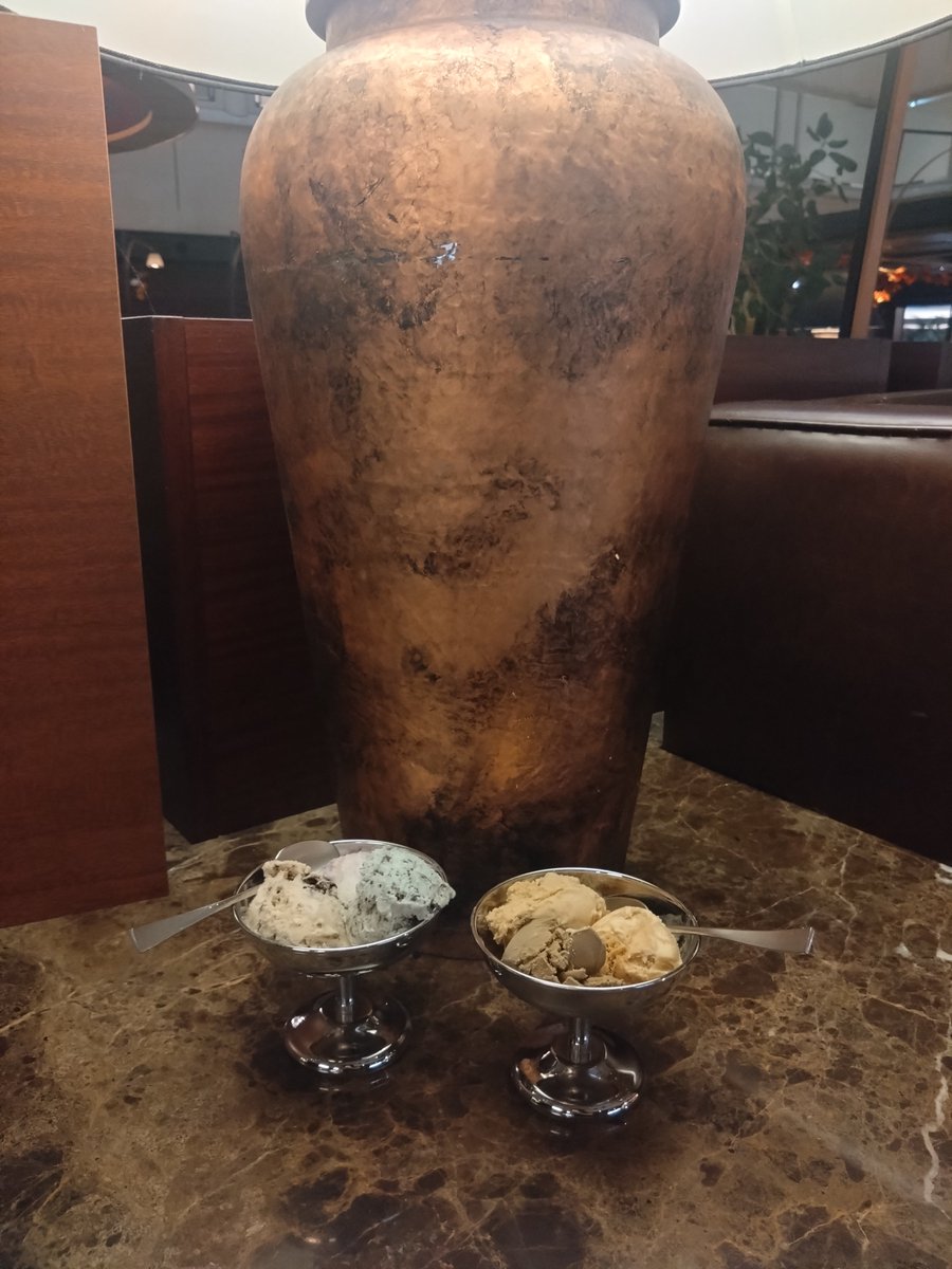 12Fuyu16's tweet photo. お部屋も良かったし朝食もおいしかった
アイスの種類いっぱいで最高だし朝から日本酒もあってお酒好きな友だち喜んでたな😺また来たいな〜 https://t.co/DK3TpAzny4