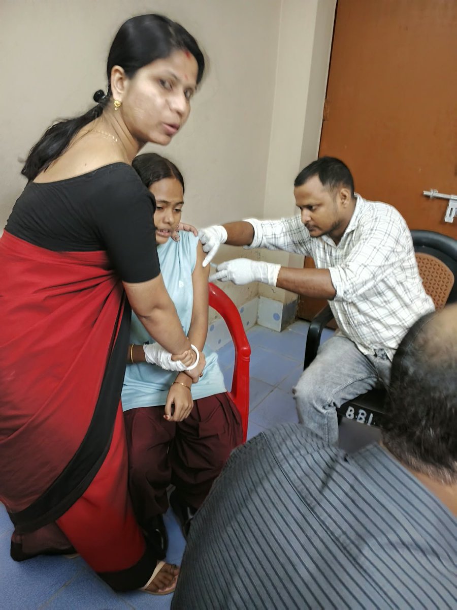 DHFWSN's tweet photo. Hpv vaccination program at Dharmanagar government girls school under padmapur uphc https://t.co/xpOveLvR6z