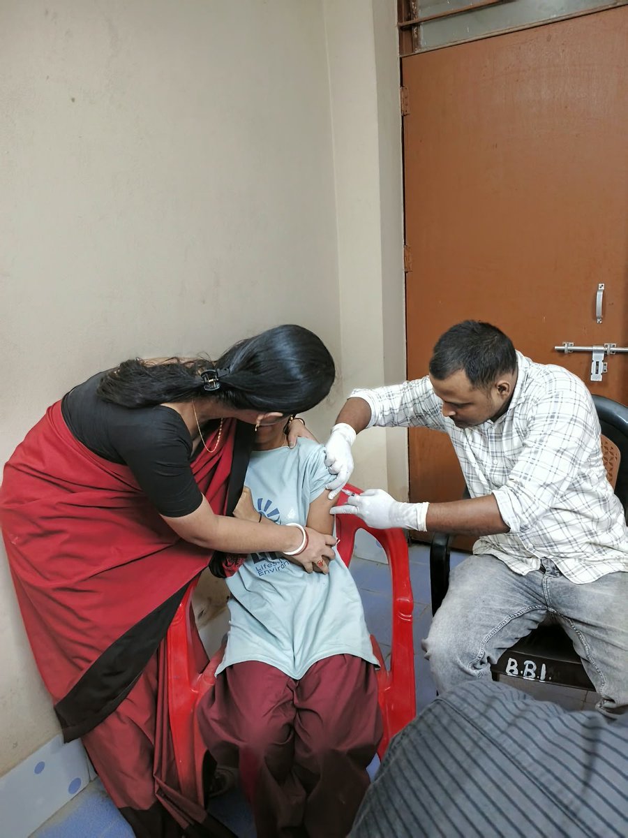 DHFWSN's tweet photo. Hpv vaccination program at Dharmanagar government girls school under padmapur uphc https://t.co/xpOveLvR6z