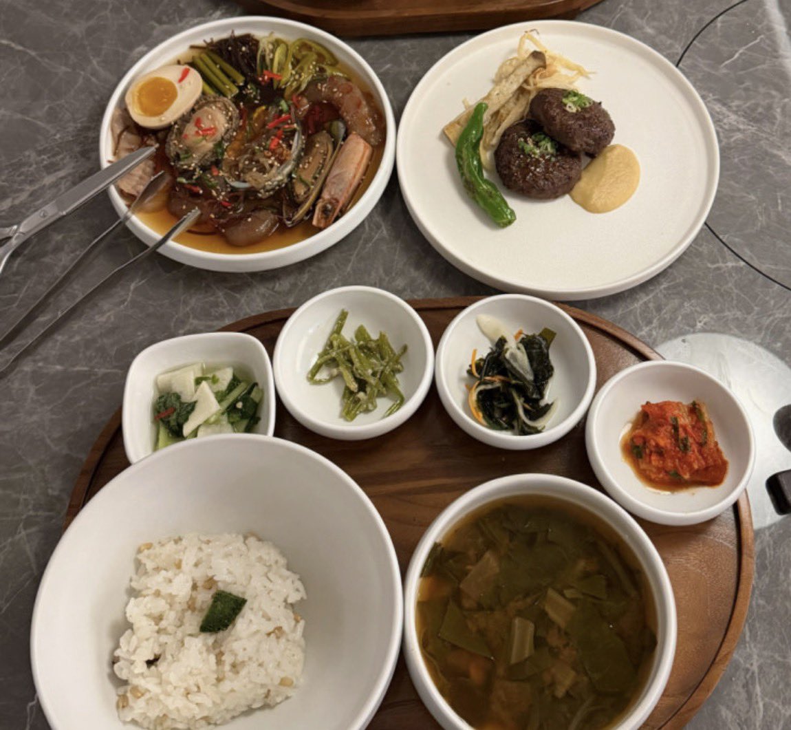 hmmmmmm1458's tweet photo. 이태원 몬드리안 5성급 호텔에서 1인 6~7만원 한식코스 및 한상으로 식사 할 수 있는 가성비 고급식당 <모담 이태원점>

상견례,부모님이랑 가기 좋은 식당으로 리뷰좋음 https://t.co/CqXl1hiNAR