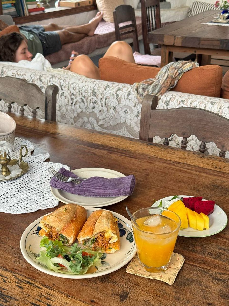 RV_KHL's tweet photo. Today's breakfast came with a hidden ingredient: a cat secretly watching. 🐱 https://t.co/50JBmGhFni
