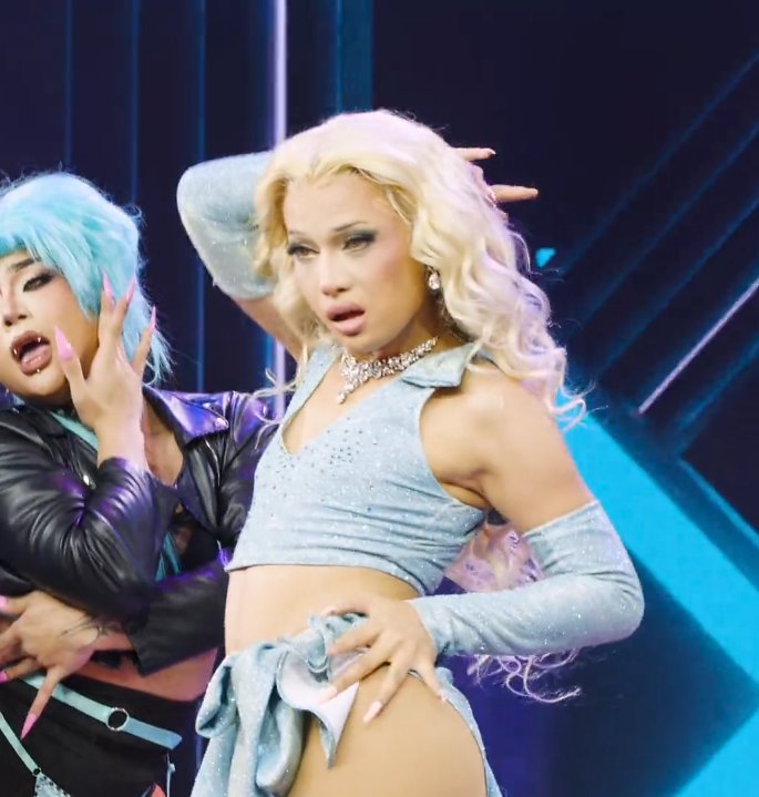 Iraszprkls's tweet photo. girl group merckz>>
#dragraceph https://t.co/CQcfNw3hU0