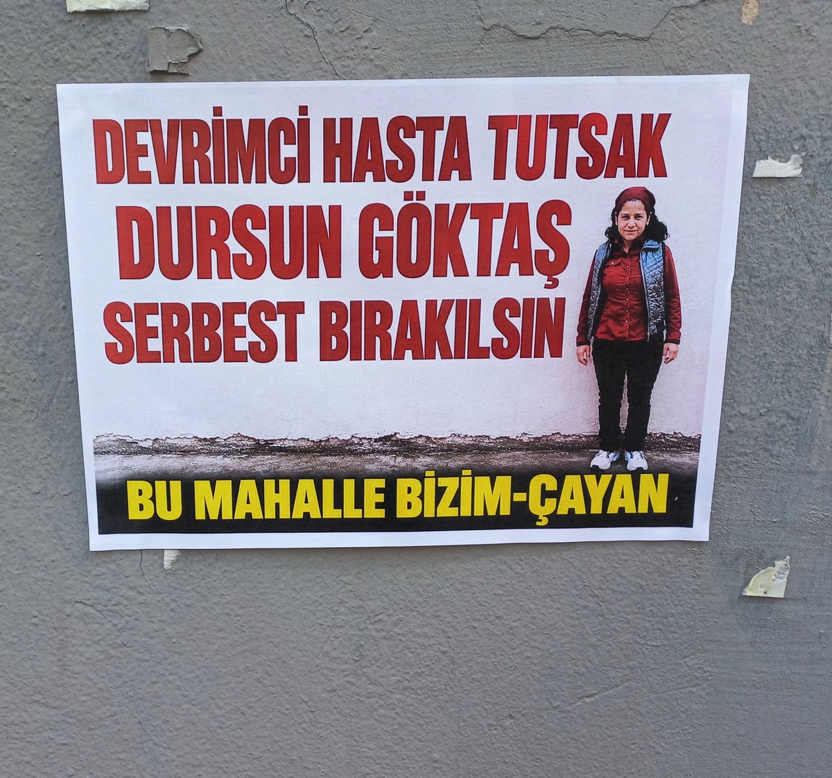 bizimcayan's tweet photo. BU MAHALLE BİZİM-ÇAYAN 
DEVRİMCİ HASTA TUTSAK DURSUN GÖKTAŞ SERBEST BIRAKILSIN! Duvar gazeteleri asti
@4tayadliaileler @KrKalem_1994 @halknsesi26 @oktaykelebek @yildizmodatoly8 @Okmburasi @sarigazi3698 https://t.co/BedNJQEs5e