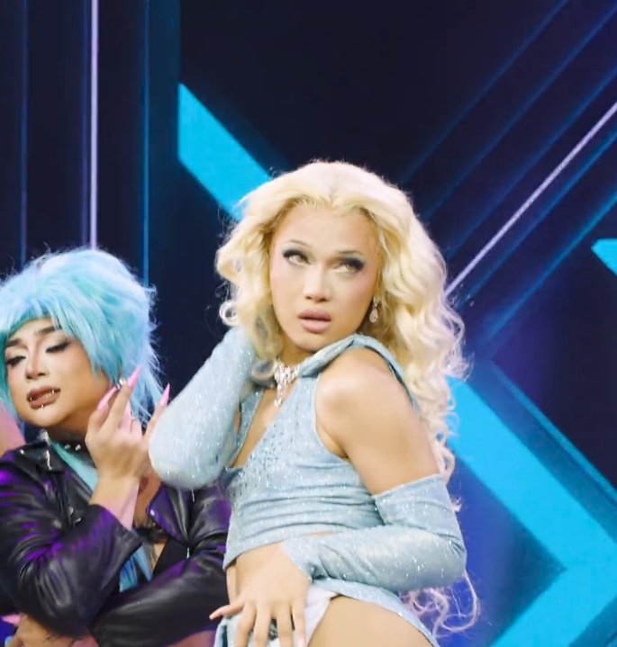 Iraszprkls's tweet photo. girl group merckz>>
#dragraceph https://t.co/CQcfNw3hU0