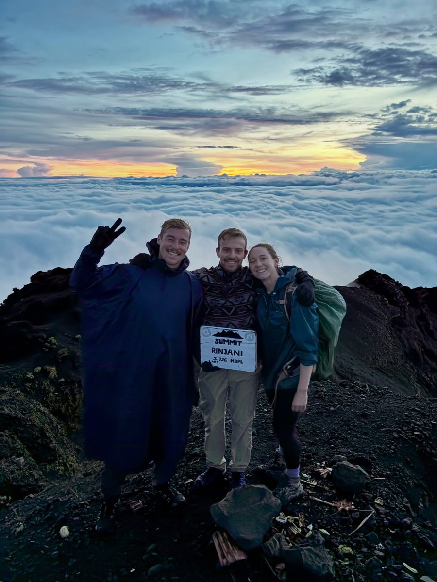 Radio_MG's tweet photo. Senggigi to Mount Rinjani. Probably the most miserable summit I’ve endured, but the memories made it worth it. https://t.co/8XlKUpywWr