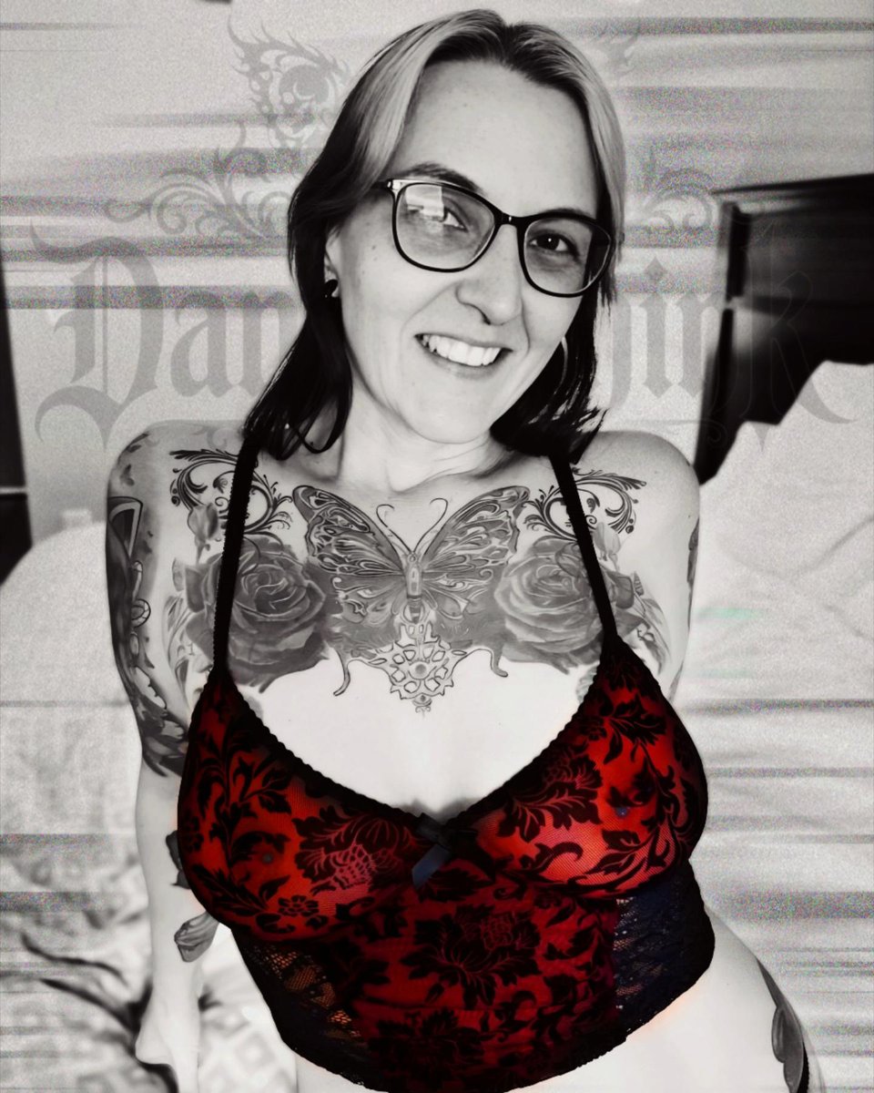 Nerdy_Inked_Duo's tweet photo. Happy Monday!
❤️❤️❤️

Edit done by: @AquariZ 

#gothgirl #gothmodel #inkedgirl #inkedmodel #altgirl https://t.co/MLTnjbdi1j