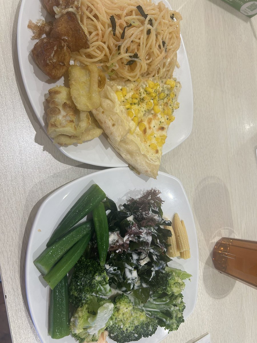 mooototadetaina's tweet photo. 色ん��の食べれるのうれしいなあ¨̮♡

お店の雰囲気が夜よりゆったりでよかった!! https://t.co/fwEAUXFuDv