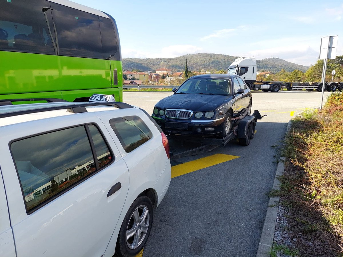 markostojaghc's tweet photo. 🚗 Dacia Logan со неверојатни 621.596 километри на бројачот.
Оригинален мотор и менувач, а автомобилот сè уште си ја врши работата. 😳
#Dacia #Logan #Cars #Македонија https://t.co/rAvFH6kUbo