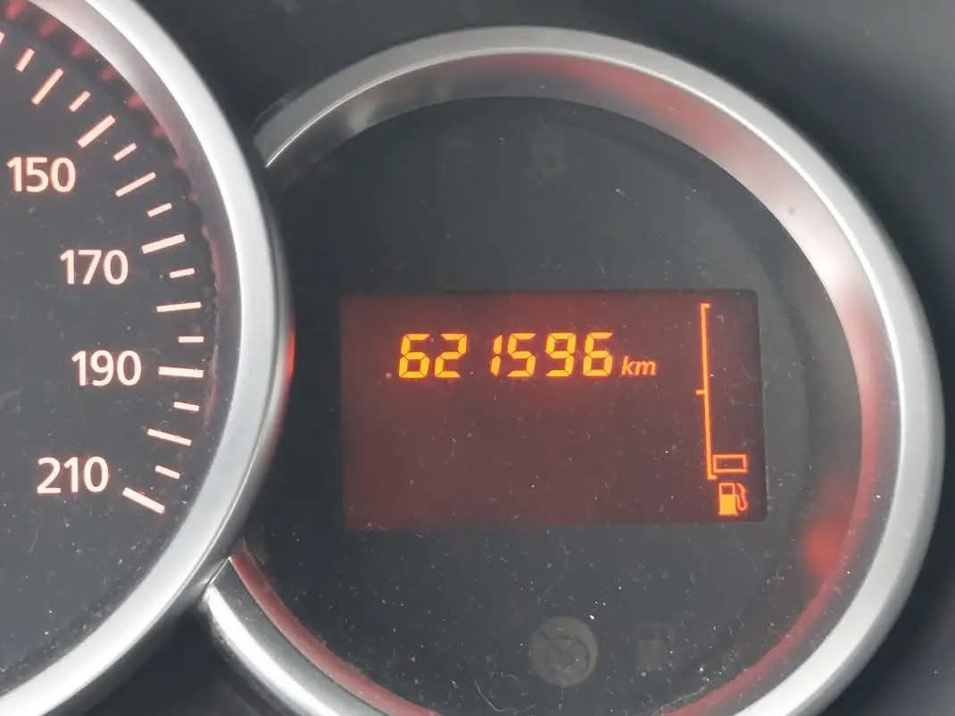 markostojaghc's tweet photo. 🚗 Dacia Logan со неверојатни 621.596 километри на бројачот.
Оригинален мотор и менувач, а автомобилот сè уште си ја врши работата. 😳
#Dacia #Logan #Cars #Македонија https://t.co/rAvFH6kUbo
