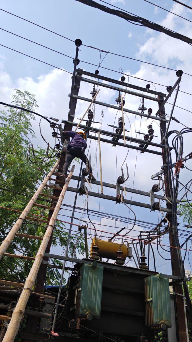 ESD_GARDANIBAG's tweet photo. ⚡ Durga Puja Maintenance Drive: Preparing for a Brighter &amp; Safer Celebration! 🪔
To ensure uninterrupted and safe electricity supply during the auspicious days of Durga Puja, our team at the ESD Gardanibagh is conducting intensive line and DSS maintenance work. https://t.co/SXEqxlj7oG
