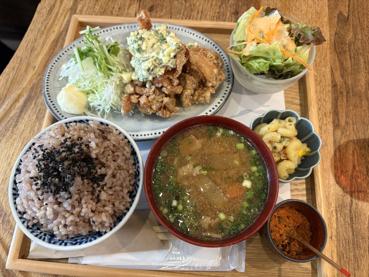 SykSz5's tweet photo. 洗足でカプースチンop.104の合わせでした！
スタインウェイのフルコン二台で演奏できる贅沢さ…！
合わせ終わりは原田さんに洗足生御用達の米カフェに連れて行ってもらいました☺︎ https://t.co/6setW54fL7