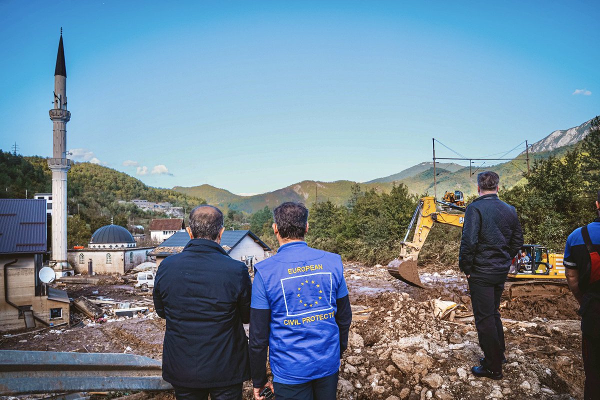 LSorecaEU's tweet photo. Two years ago, communities in BiH 🇧🇦were deeply affected by devastating floods and landslides.

The destruction, damage and lives that were lost left lasting marks. I still vividly remember everything I saw after the disaster. 

We can never fully bring back what was lost, but we have spent the past two years working to restore infrastructure and facilities, and with that bring back a sense of normalcy and safety to the affected communities. 

The 🇪🇺EU has mobilised its resources, with a €20 million package for long-term recovery and €45.7 million from #SolidarityFund, and has continued to stand with BiH in recovery efforts, from building homes and bridges to supporting prevention measures and providing assistance to businesses and farmers.

The work is still ongoing and we remain a loyal friend and partner. 

🇪🇺🤝🇧🇦