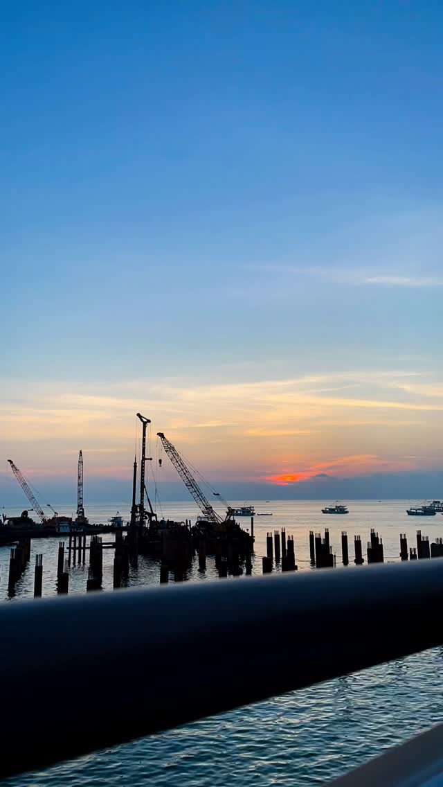 Twylagpmxj's tweet photo. Chasing the last light before it fades. https://t.co/pOCCFgfdPz