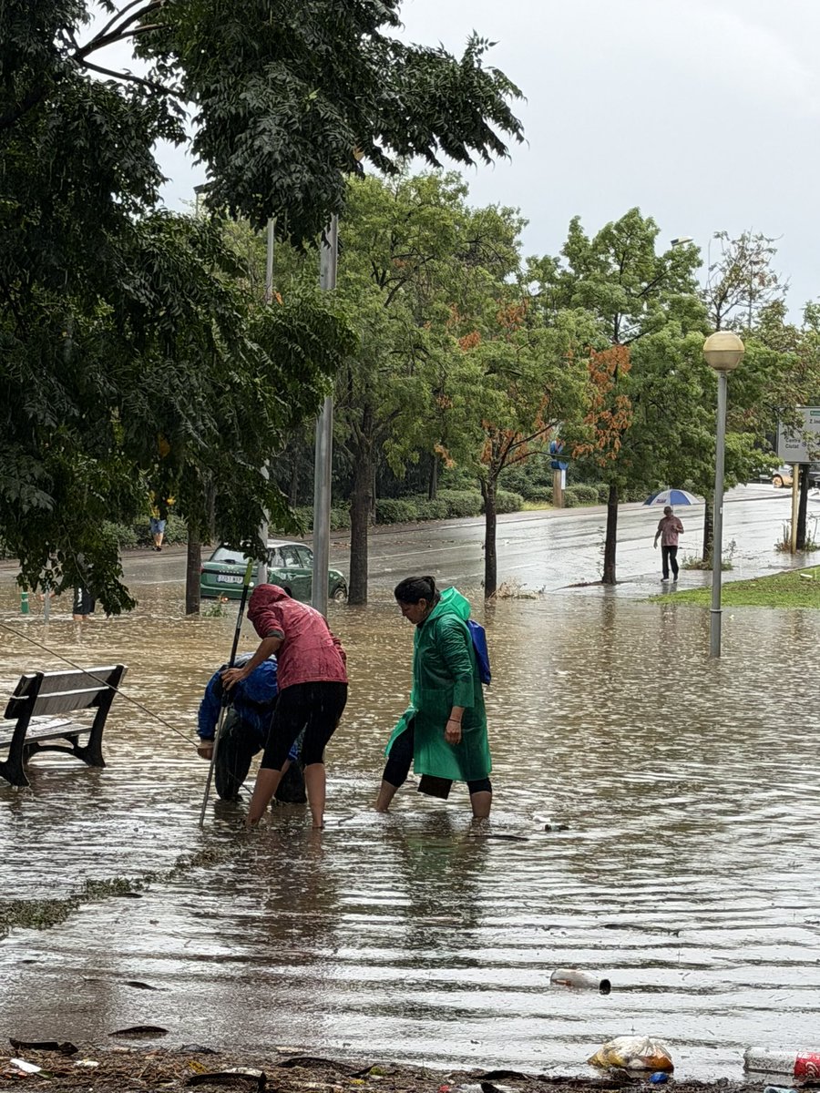 ismaaelcamposs's tweet photo. @ArnauTorrillas @emergenciescat Si si, la brigada, la brigada ciutadana. A les 9 del matí i la zona del congost inundada desde les 6:30 https://t.co/vKxEkuLkzo