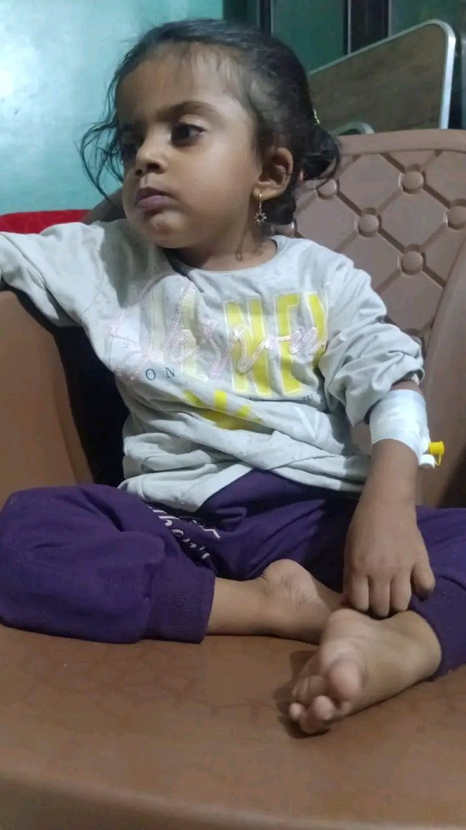 taltol20's tweet photo. الطفله عائشه يتيمة مريضه ضمور بالمخ محتاجة علاج بـ 1800جنيه مش متوفر مع والدتها ولا جنيه ظروفهم صعبة وملهمش اي دخل غيرمعاش تكافل وكرامه فقط بالإضافة لجلسات العلاج الطبيعي سعر الجلسه 150جنيه 3 جلسات اسبوعيا. 
الدال على الخير كفاعله أنشر تؤجر. 
(ومن قُدر عليه رزقه فلينفق مما أتاه الله سيجعل الله بعد عُسرٍ يُسرا) 
01068837579 انستاباي ومحفظة