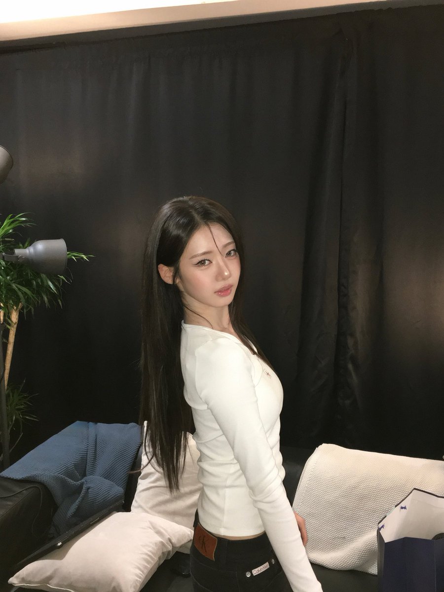 picbaemon's tweet photo. RORA WEVERSE UPDATE 

🍎 https://t.co/ofB3Hp54tw