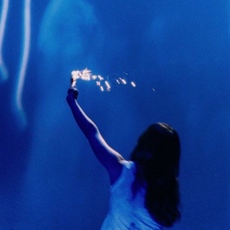 Amelia7jsz's tweet photo. Every picture I’ve seen of purple live is so dreamy https://t.co/9MCe5fl26z