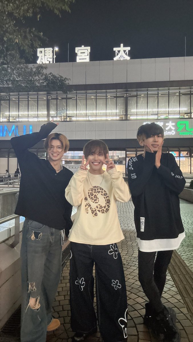 sing_ryota's tweet photo. LeoLooPとの合同ストリートありがとうございました‼️
何年振りかも分からないほど久々だった大宮
また歌いに来れますように✨

11/29(日)はLeoLooPの地元凱旋ツアー埼玉公演があるので、みんな一緒に見に行こー🔥

では、愛知に帰ります！！ https://t.co/nGTBhKWWCS