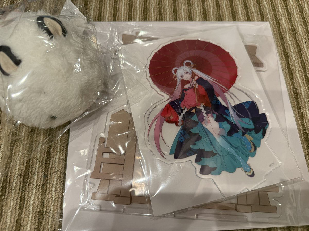 rinakoe's tweet photo. んで、 #超かぐや姫！ のツクヨミ支援クラウドファンディングの返礼品のうち、物理媒体のもの〜
FUSHIぬい と、神棚風アクリルジオラマ&アクリルスタンド！
支援した時も呟いたけど、オリジナルグッズに上乗せ額付いて、利益分が支援に入るのは、単に受注販売ってだけでなく、気分良く支援できて良いですね。