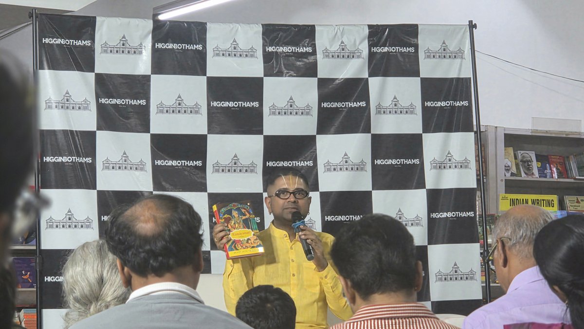Meera1720's tweet photo. Live interaction and book discussion with the author of Ramayanam Volume two Dushyanth sridhar at Higginbothams 

#fieldvisit #bookdiscussion #ramayanambook #dushyanthsridhar #higginbothams https://t.co/Oz3cK4YNqI