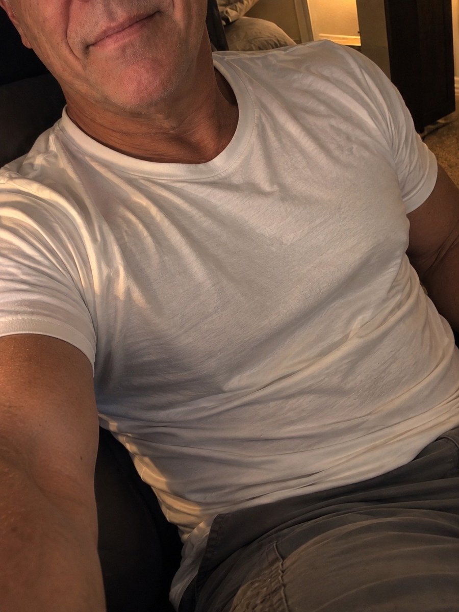 SteveBags1959's tweet photo. How old is too old for a man to thirst trap? I am in my sixties and wanted to see 😉 #agegap #nsfwtwt #Olderman https://t.co/ENzAJmiGNR