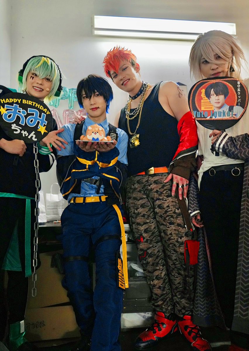 sho_arai555's tweet photo. 🚧 《 将一郎のお誕生日 》 🚧

今日は僕らの班長 役 大海将一郎のバースデー
カーテンコールで皆さんとも一緒にお祝い！

【獄Luck】からはささやかなウェポンを
プレゼント🎁
何かはそのうち分かるはず。。

改めておめでとう！！
素敵な一年になりますように✨✨✨

╋━━━━ 🔥
　『Paradox Live on Stage
　　-Road to Legend- "RAGE"』
　　　　　　　　　 🔥 ━━━━╋
#パラステRtL  #パラライ