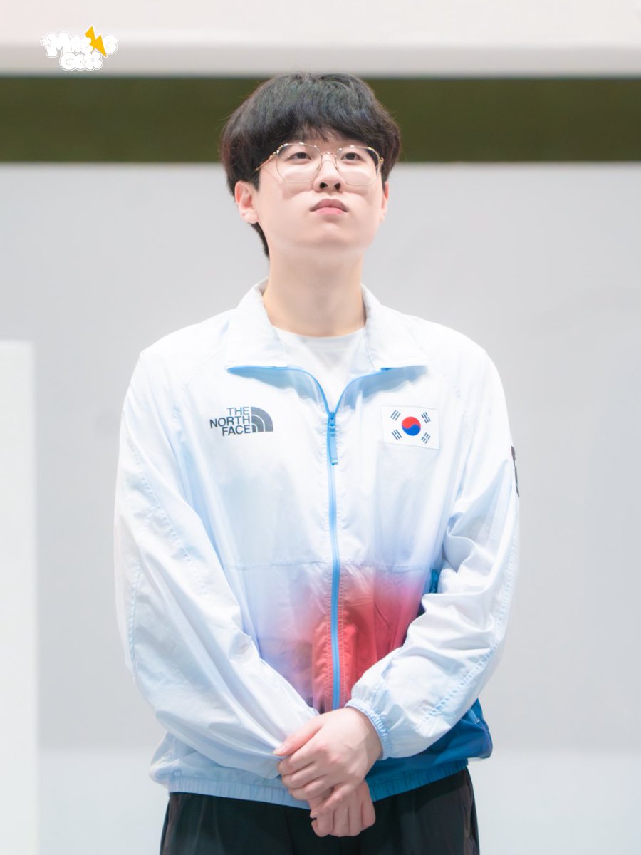 maeng_goo_stone's tweet photo. 🇰🇷

#제우스 #Zeus #최우제 https://t.co/JcMGqnJeW4