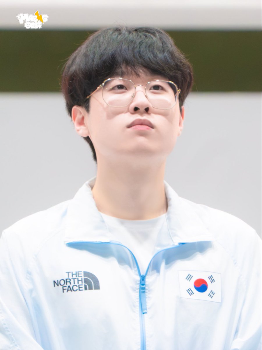 maeng_goo_stone's tweet photo. 🇰🇷

#제우스 #Zeus #최우제 https://t.co/JcMGqnJeW4