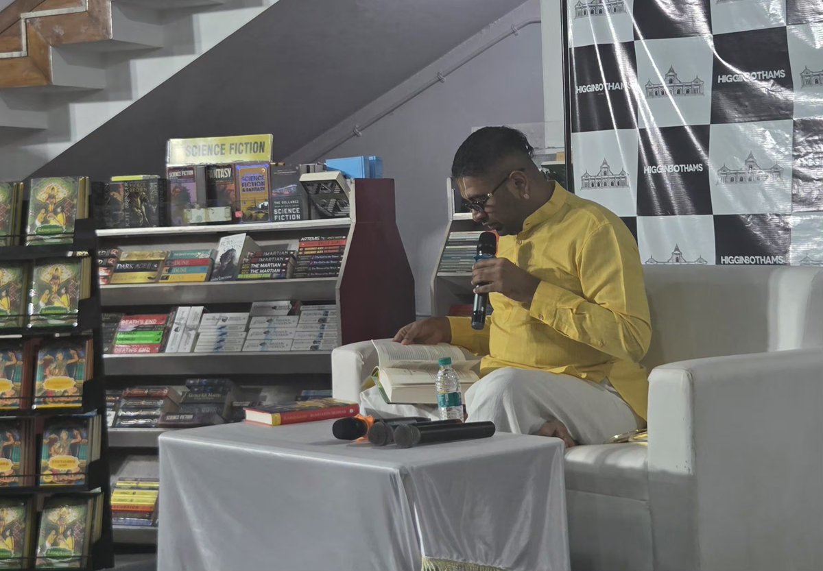 Meera1720's tweet photo. Live interaction and book discussion with the author of Ramayanam Volume two Dushyanth sridhar at Higginbothams 

#fieldvisit #bookdiscussion #ramayanambook #dushyanthsridhar #higginbothams https://t.co/Oz3cK4YNqI