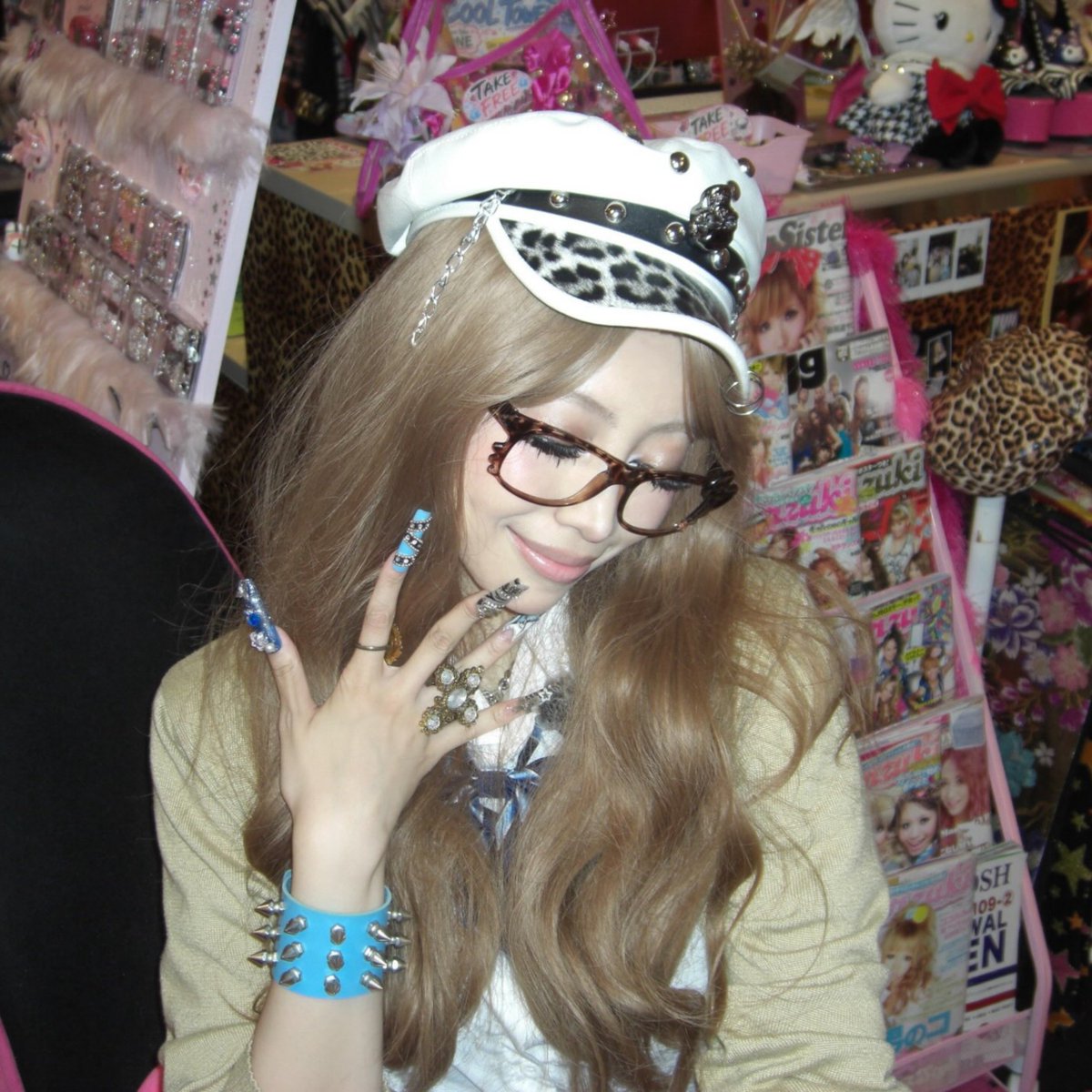 unisbase's tweet photo. Nana has officially released her gyaru pics omg she look so fucking good, holy fucking shit. https://t.co/lNkKBolhiQ