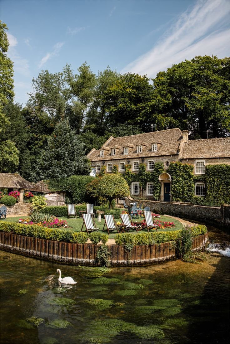 reminiscinbby's tweet photo. Bibury Town, England https://t.co/3cjykCQTHE