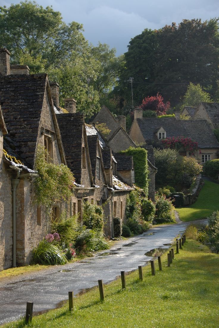 reminiscinbby's tweet photo. Bibury Town, England https://t.co/3cjykCQTHE