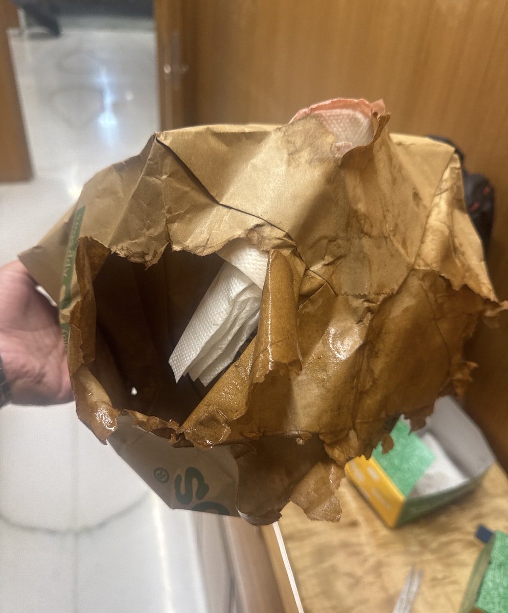 jecnishant's tweet photo. @zomato @zomatocare  I have ordered some food. But due to leakage in bubble tea all item get spoiled. I complained with Zomato support in chat with all images but they refused. I am attached here too. Please take appropriate action. Orderid-8687701642 https://t.co/DDyCZ7AQPP