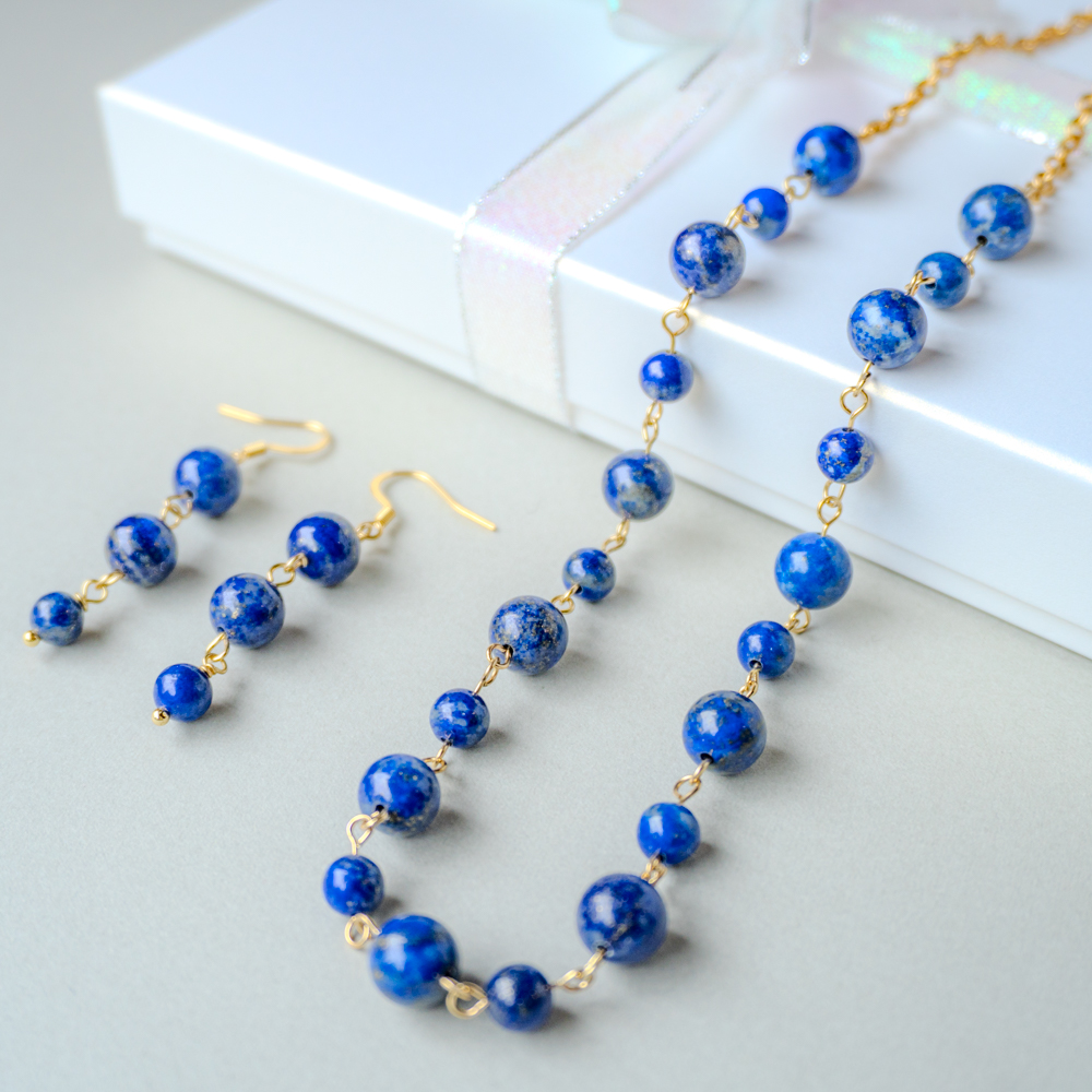 bottega_bianca's tweet photo. 【週の始まり月曜日は工房ビアンカの出品日】
「ラピスラズリのクリスマスコフレ」を出品いたしました。詳細は以下のリンクからご覧ください。
【minne】https://t.co/cmQHDHieK6
【Creema】https://t.co/TfiRywk9bY https://t.co/05zO0s6DYR