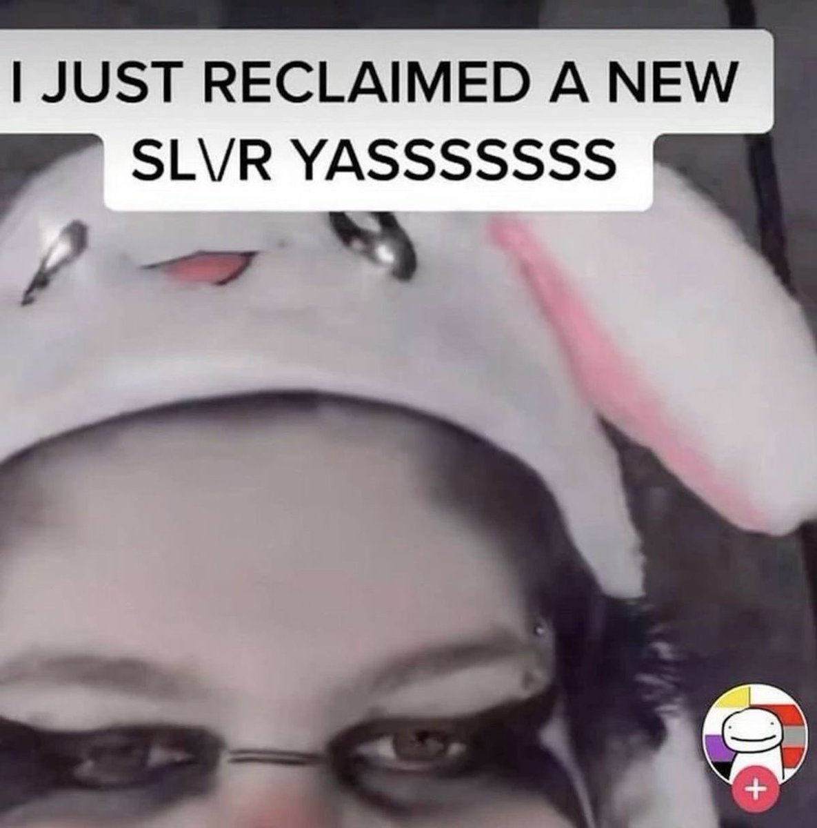 underscoresless's tweet photo. the text saying SL\/R instead of SLUR is actually the cherry on top of this one https://t.co/1Upm4zUY5u