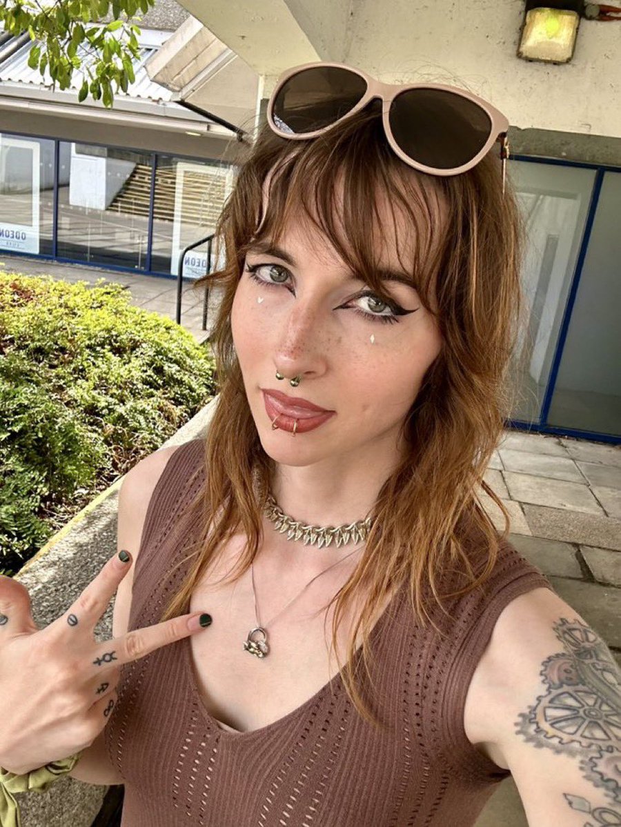 saschris's tweet photo. Can I get a kiss with this piercing? 🏳️‍⚧️⚧️ https://t.co/7JL155Riqm