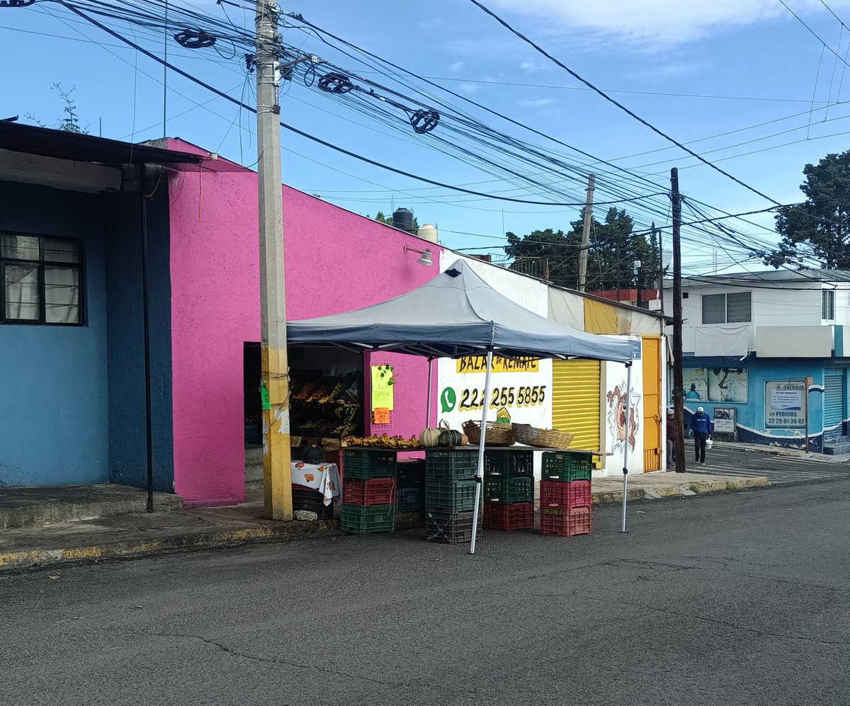 Hechizero_38's tweet photo. @pepechedrauimx Sobre la Ave. Nacional se encuentra este negocio a la altura del 6127 que considera que la vialidad también es parte de su local...¿Nos ayudan? 
@SSC_Pue @sggm https://t.co/NfhSspoADh