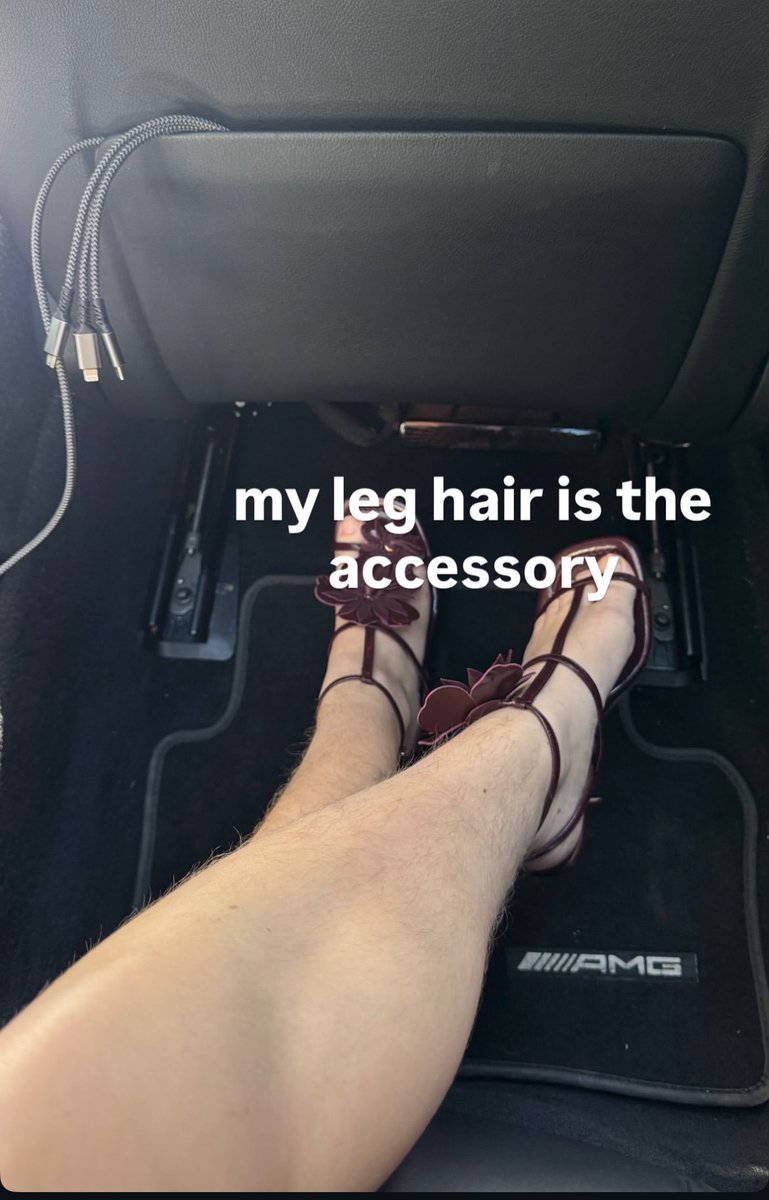 maisiesivy's tweet photo. maisie peters serving looks AND defying patriarchal beauty standards iktr https://t.co/F7OUyWyO17