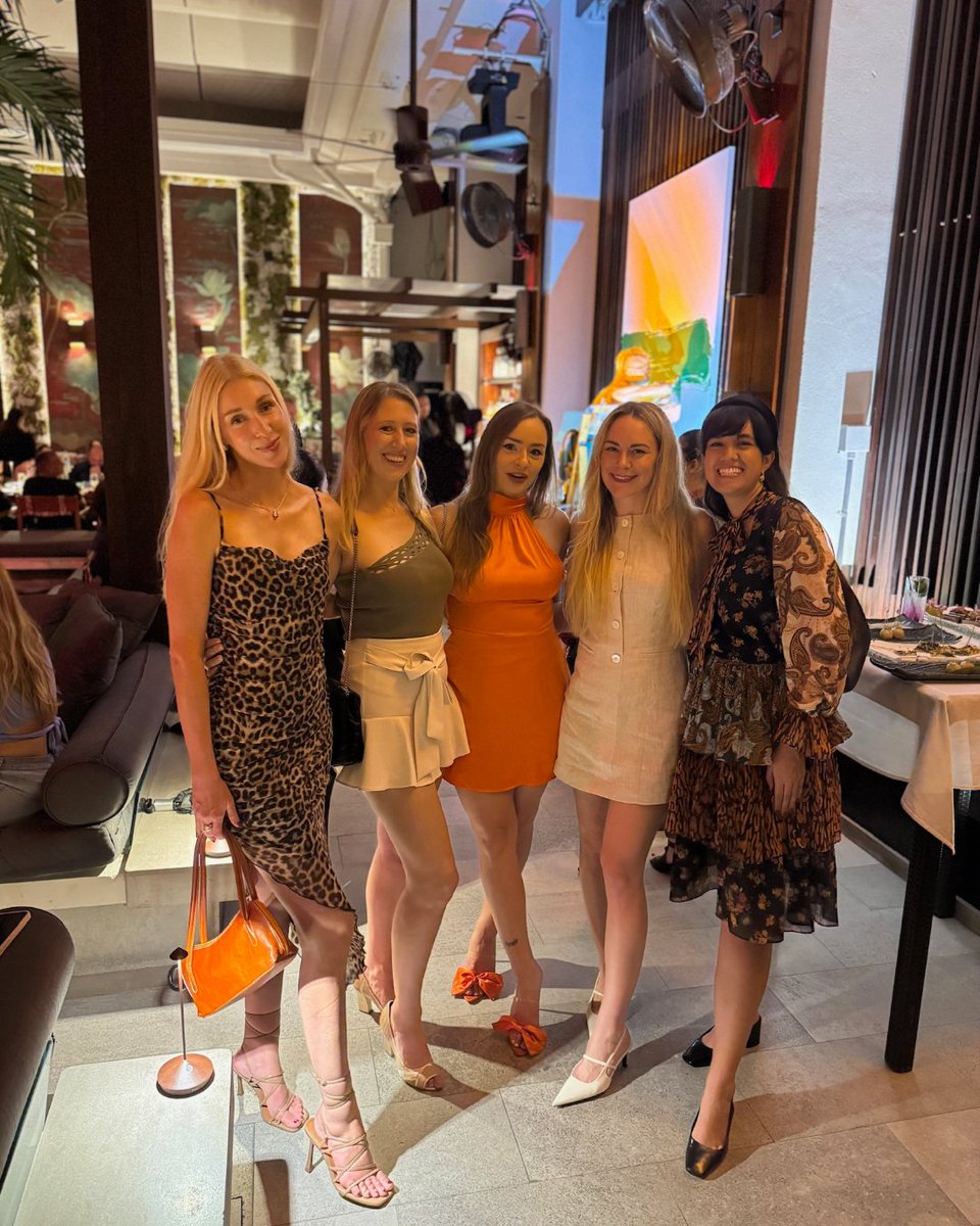 thebrickellbabe's tweet photo. A custom cocktail menu with our name on it? We'll take it.

BB spent the night at The Setai and the live painter had nothing on the performer who showed up later. If you missed it, you already know what to do.

Link in bio to join our membership. 💬 https://t.co/YbNGAgrUhp