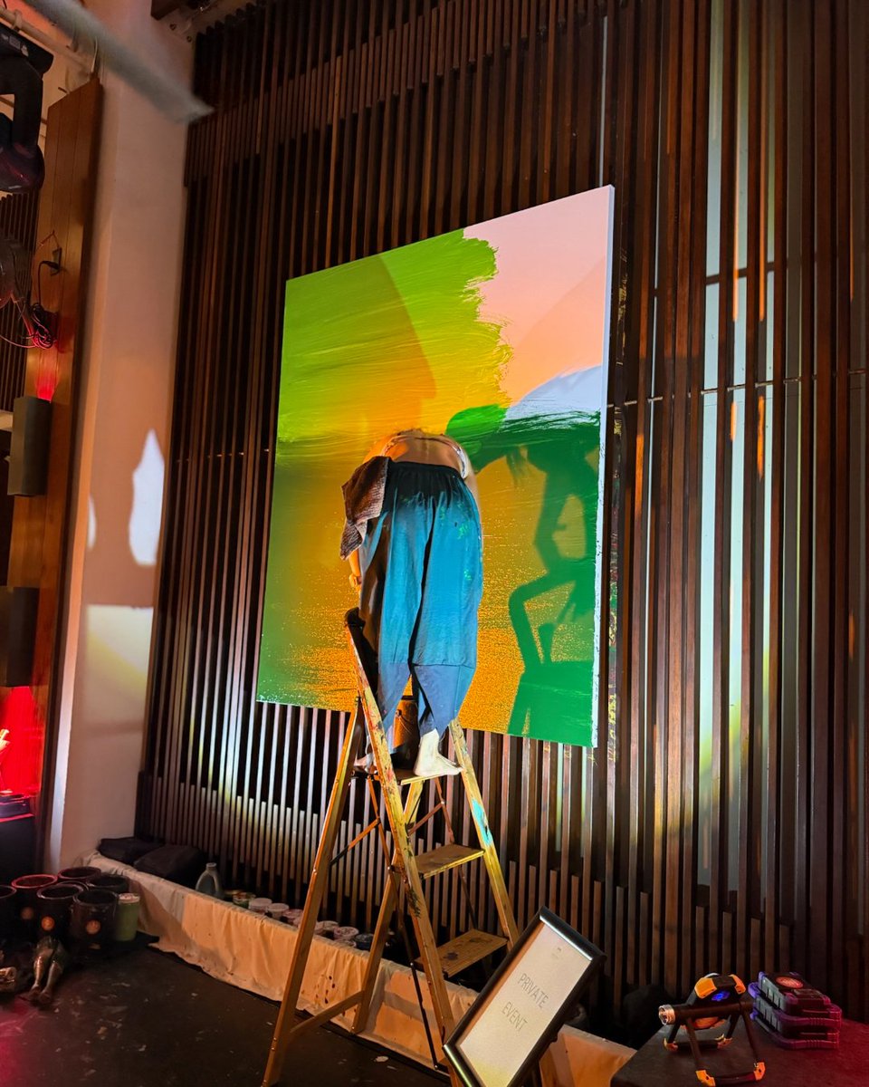 thebrickellbabe's tweet photo. A custom cocktail menu with our name on it? We'll take it.

BB spent the night at The Setai and the live painter had nothing on the performer who showed up later. If you missed it, you already know what to do.

Link in bio to join our membership. 💬 https://t.co/YbNGAgrUhp