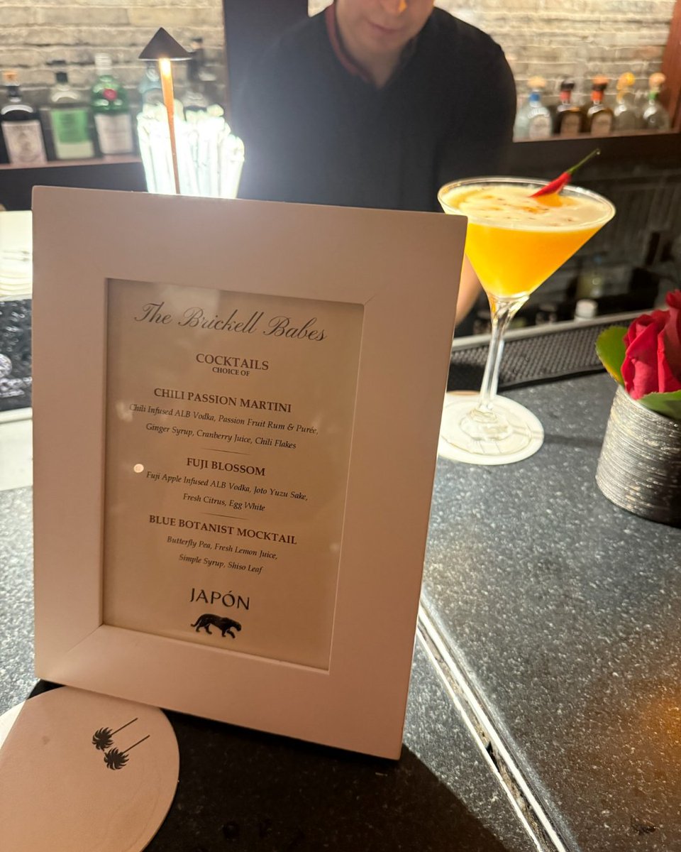 thebrickellbabe's tweet photo. A custom cocktail menu with our name on it? We'll take it.

BB spent the night at The Setai and the live painter had nothing on the performer who showed up later. If you missed it, you already know what to do.

Link in bio to join our membership. 💬 https://t.co/YbNGAgrUhp