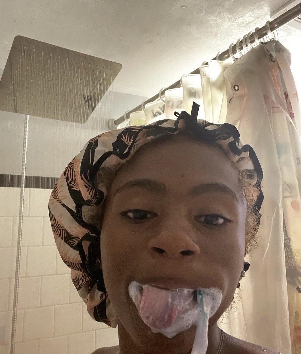 lipparadise's tweet photo. Nutty ass pyt with juicy meat munchers #pyt #ebonypyt #dsl #biglips https://t.co/Jg9qGWlsW7