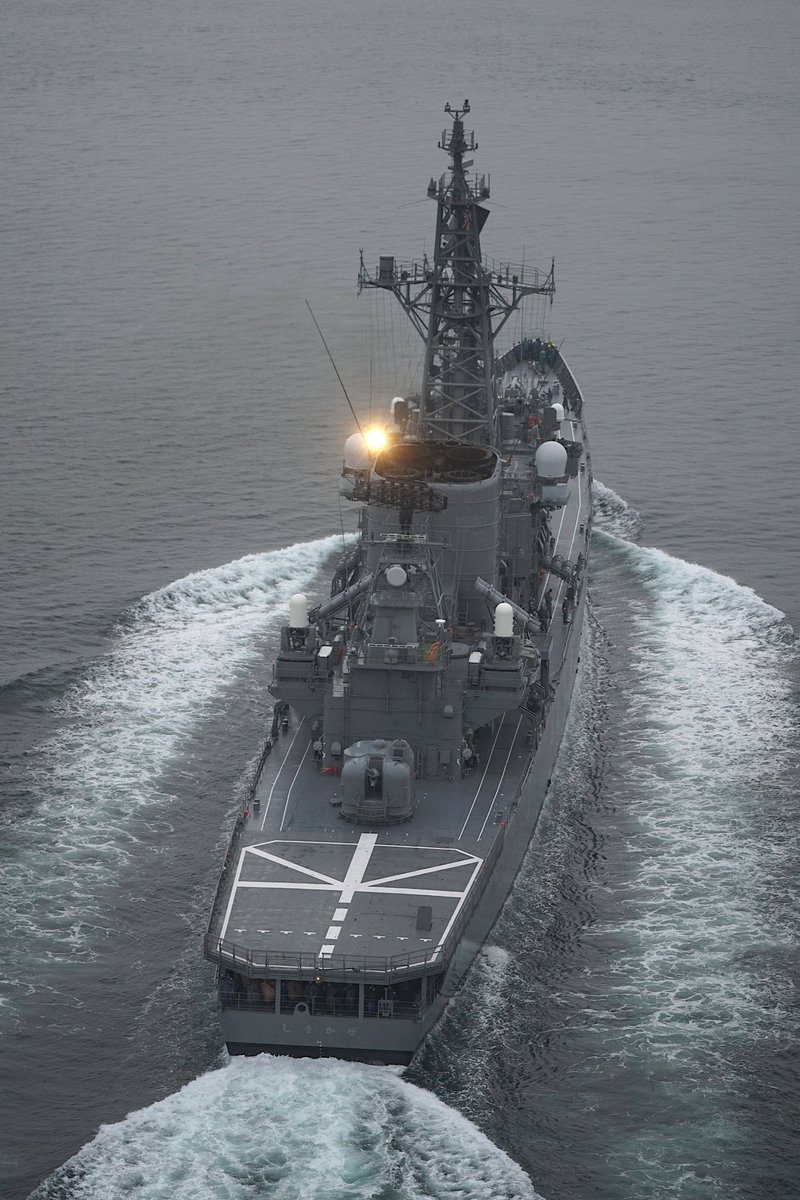 RyoEto's tweet photo. 最後の瀬戸内海航行(たぶん)、小雨降る来島海峡を進む練習艦「しまかぜ」、発光信号ありがとうございました🫡 https://t.co/AAoowECbZi
