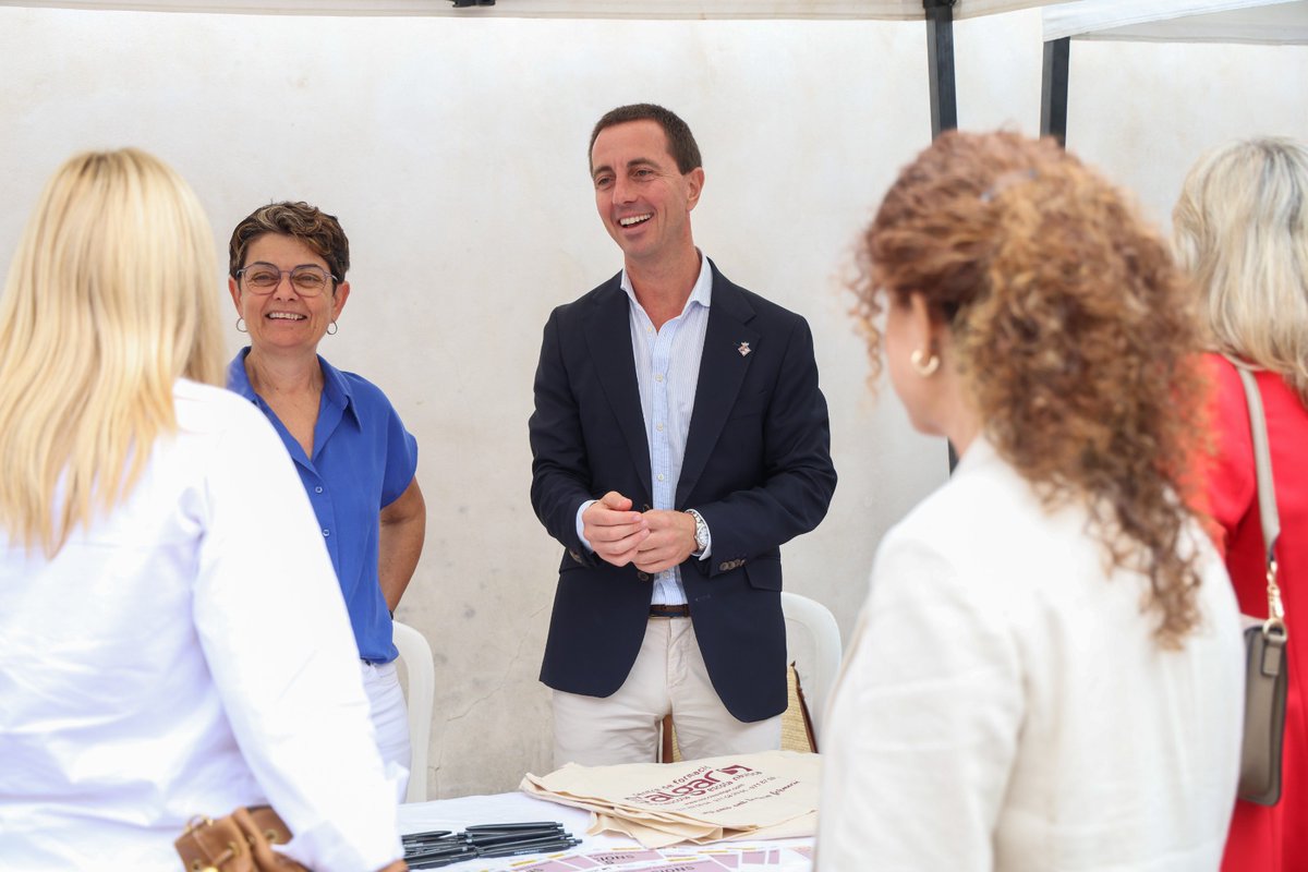 salgarformacio's tweet photo. @salgarformacio hem participat a la darrera edició del #JobTalentMallorca26 per consolidar el  compromís amb la inserció laboral a l'illa. Hem presentat les formacions duals des sectors d'alta demanda com l'agroalimentari, el nàutic, el carni, el jardiner i l'administratiu. https://t.co/Hjukf874iO